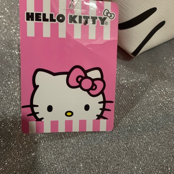 Hello Kitty White and Pink Cosmetic Bag - Picture 7 of 8